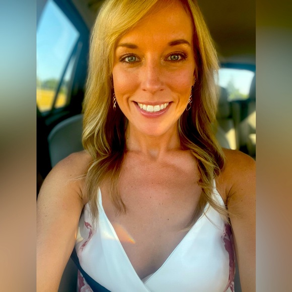 Meet your Posher, Courtney - Picture 1 of 1